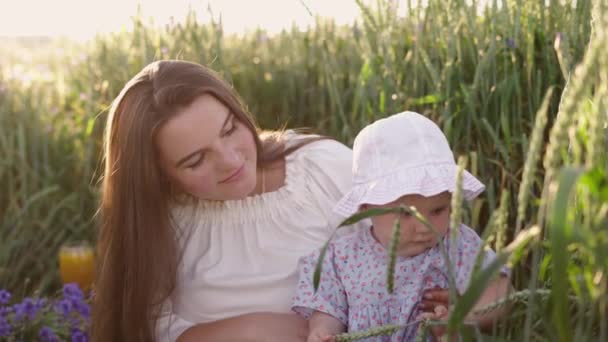 Slow Motion Shot Mother Daughter Having Picnic Outdoors Field Playing — Wideo stockowe