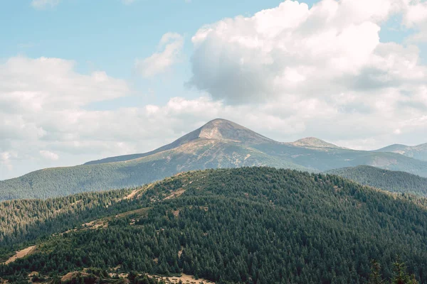 Όμορφη Θέα Των Βουνών Στα Καρπάθια — Φωτογραφία Αρχείου