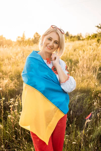 Happy Joyfull Mature Woman Wearing Traditional Ukrainian Embroidered Shirt Holding — Stock Photo, Image