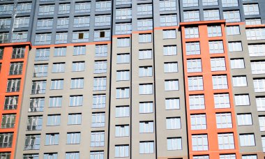 Çok katlı seçkin bir bina. Çok katlı bir bina. Modern mimari.