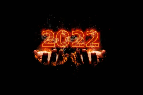 3Dイラスト新年のコンセプト火災のテキスト火災で2022年のデザインは手を燃焼されました — ストック写真