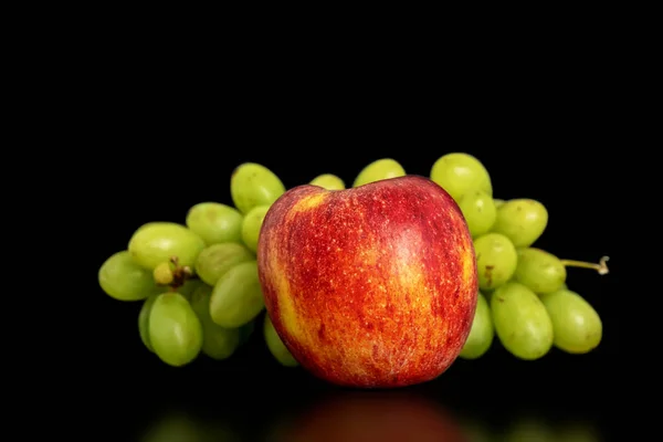 Виноград Яблуко Чорному Тлі — стокове фото
