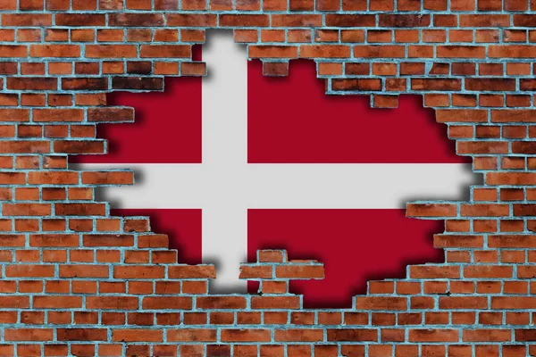 Σημαία Της Δανίας Πίσω Από Σπασμένο Παλιό Πέτρινο Τοίχο Φόντο — Φωτογραφία Αρχείου