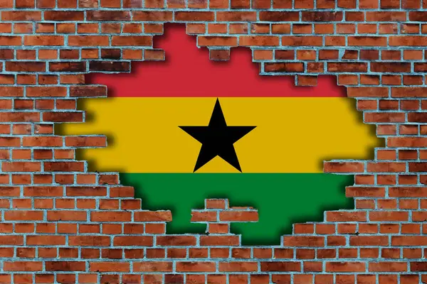 Gana Nın Bayrağı Kırık Eski Duvar Arka Planının Arkasında — Stok fotoğraf