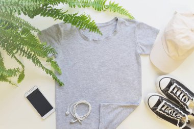 Boş tişörtler, kot pantolonlar, akıllı telefonlar, kulaklıklar, çanta, spor ayakkabılar, süblimleşme baskıları için dekor