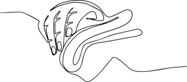 Bir masayı mikrofiber bezle temizleyip siliyorum.