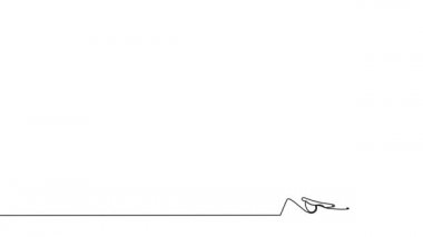 Dizüstü bilgisayar kullanan orta yaşlı bir iş kadını