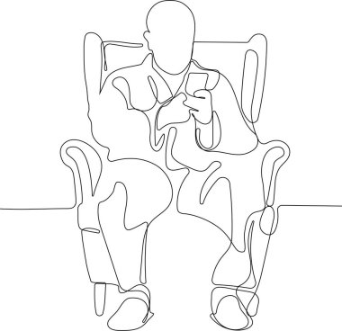 Akıllı telefon kullanan bornozlu olgun bir adam.