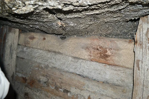 Deniz tuzu gölü dokusu ve deniz tuzu parçacıklarını kapatın. Yüksek kalite fotoğraf