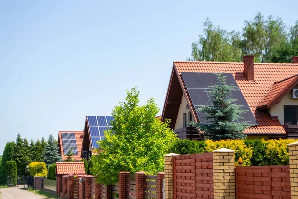 Historische Boerderij Met Moderne Zonnepanelen Dak Muur Hoge Kwaliteit Foto — Stockfoto