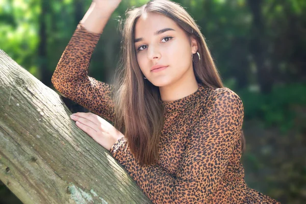 Emotional Girl Teenager Long Hair Hairstyle Braids Green Shirt Sits — Stockfoto