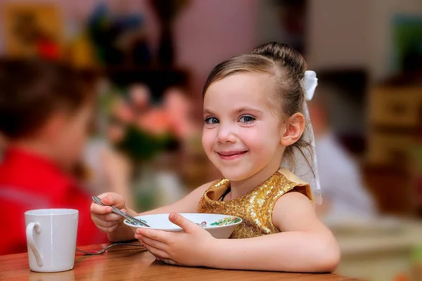 Child Sits Table Cafe Happy Little Girl Blonde Hair Sitting — Stockfoto