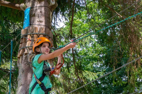 Adventure Climbing High Wire Park People Course Mountain Helmet Safety — Stock Photo, Image