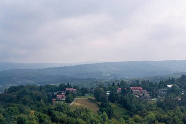 Baraj manzaralı su deposu solina. Solina Lake ve Baraj. Subcarpathia, Polonya. Yüksek kalite fotoğraf