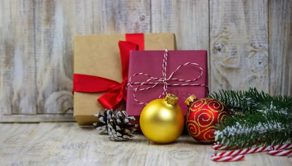 Χριστουγεννιάτικη Διακόσμηση Παιχνίδια Δώρα Ξύλινο Φόντο Επιλεκτική Εστίαση — Φωτογραφία Αρχείου