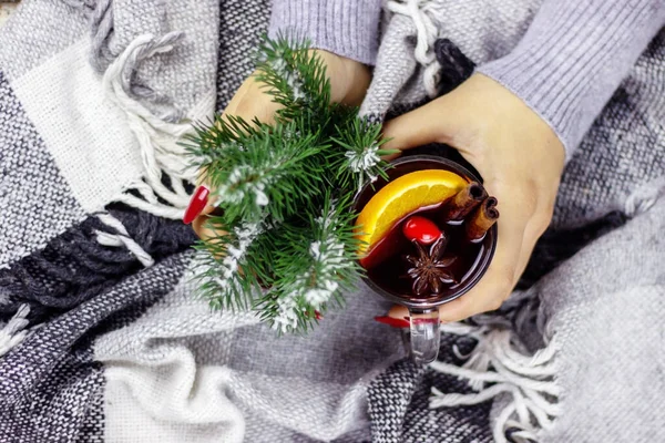 Hot Mulled Wine Male Female Hands Spices Sweet Home Concept — Stock Photo, Image