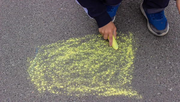 Small Child Draws Chalk Pavement Selective Focus — Photo