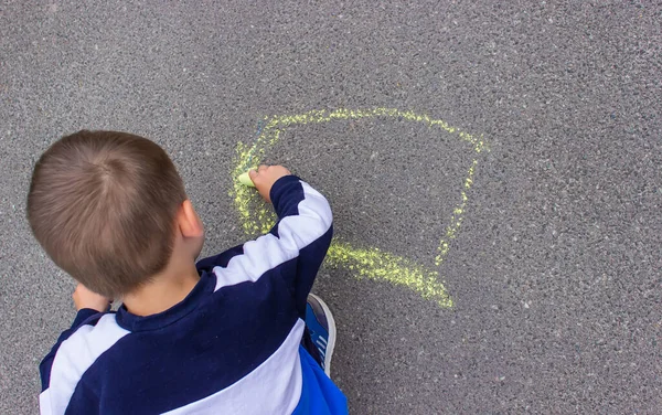 Small Child Draws Chalk Pavement Selective Focus — Zdjęcie stockowe
