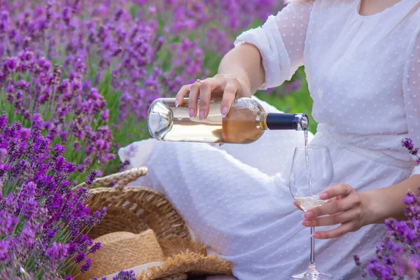 Girl Lavender Field Pours Wine Glass Relaxation Selective Focus — 图库照片