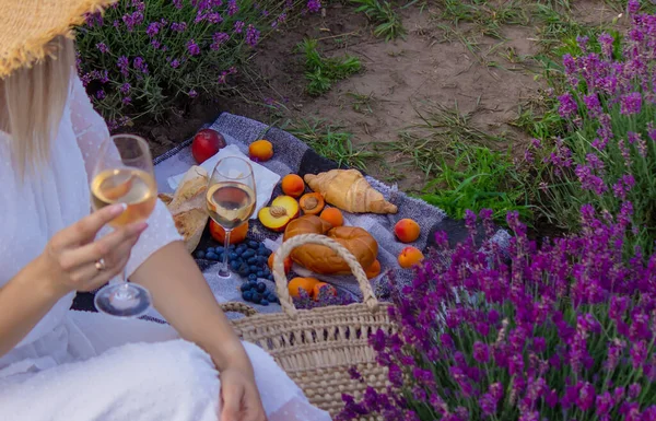 Girl Holds Glass White Wine Backdrop Lavender Field Girl Drinks — Foto Stock