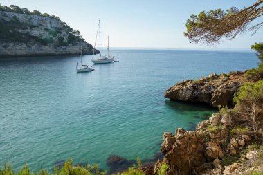 Menorca adasında yaz kartpostalı.