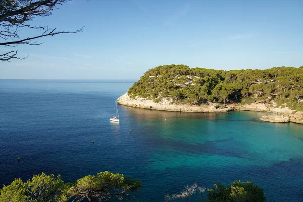 Menorca adasında yaz kartpostalı.