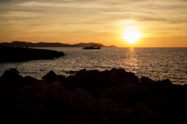 Menorca 'da turuncu gün batımı.
