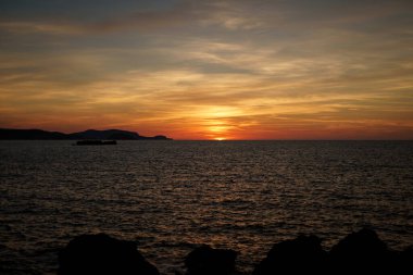Menorca 'da turuncu gün batımı.