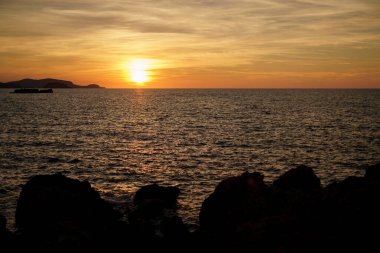 Menorca 'da turuncu gün batımı.