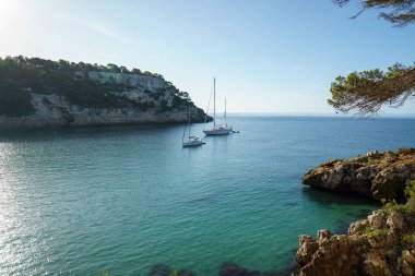 Menorca adasında yaz kartpostalı.