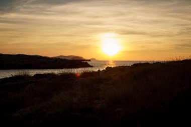 Menorca 'da turuncu gün batımı.