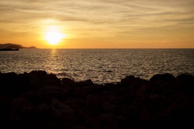 Menorca 'da turuncu gün batımı.