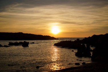 Menorca 'da turuncu gün batımı.