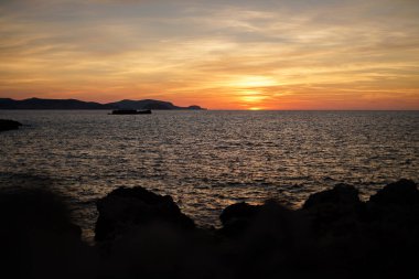 Menorca 'da turuncu gün batımı.
