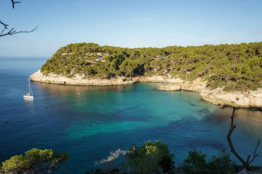 Menorca adasında yaz kartpostalı.