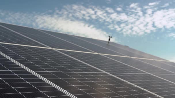 Painéis solares que geram energia verde — Vídeo de Stock