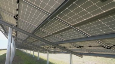 Yeşil enerji üreten güneş panelleri