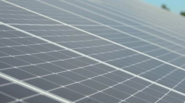 Yeşil enerji üreten güneş panelleri