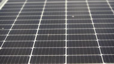 Yeşil enerji üreten güneş panelleri