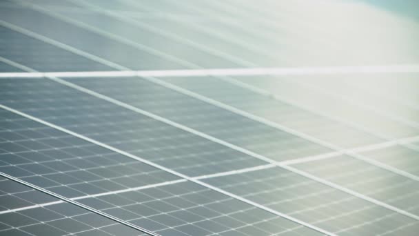 产生绿色能源的太阳能电池板 — 图库视频影像