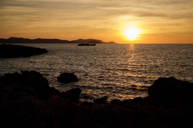 Menorca 'da turuncu gün batımı.