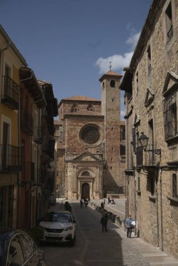 İspanya 'nın en güzel ortaçağ şehirlerinden biri olan Castilla la la Mancha' da bir sonraki anıtsal şehir.