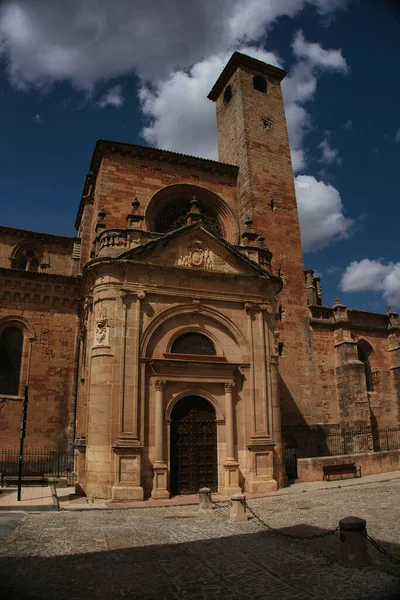 下一个大城市位于卡斯蒂利亚拉曼查 无疑是西班牙最美丽的中世纪城市之一 — 图库照片