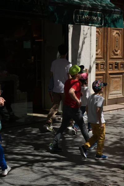 Περπατήστε Μέσα Από Μαδρίτη Στην Ισπανία — Φωτογραφία Αρχείου