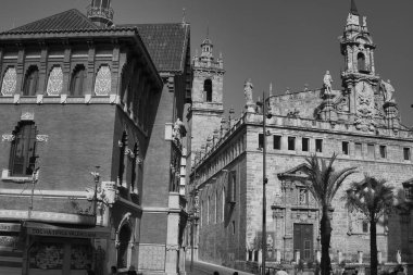 İspanya 'nın en güzel şehirlerinden biri olan Valencia' da yürüyüş.