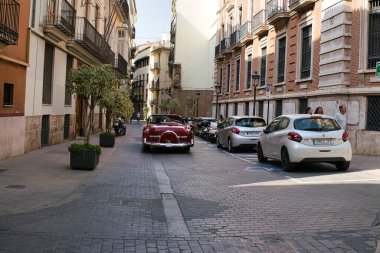 İspanya 'nın en güzel şehirlerinden biri olan Valencia' da yürüyüş.
