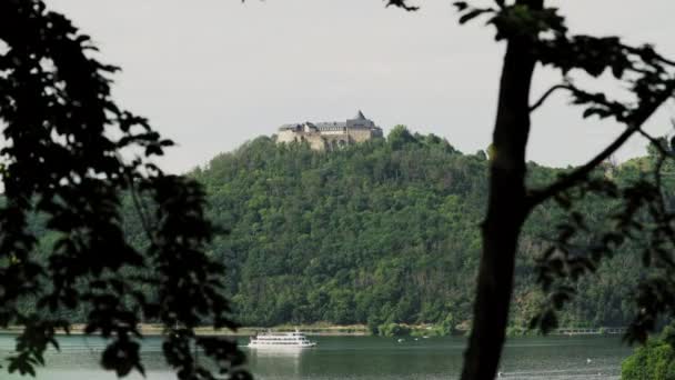 Hotel Schloss Waldeck Edersee Ein Schloss Hoch Über Einem Künstlichen — Stockvideo