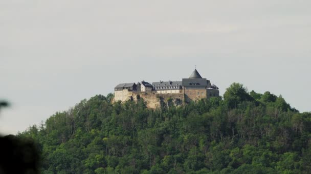 Hotel Schloss Waldeck Edersee Ein Schloss Hoch Über Einem Künstlichen — Stockvideo