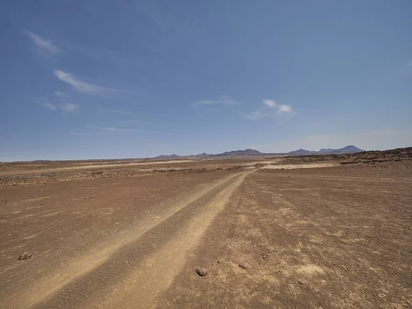 Damarland Namibya Nın Kurak Bölgesinden Geçen Çakıl Yolu Ufuk Çizgisine — Stok fotoğraf