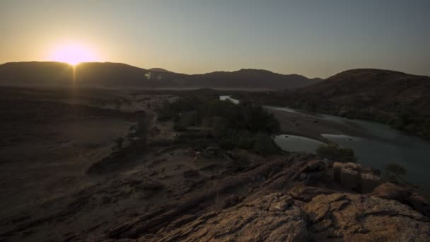 Dramatisk Solnedgång Med Moln Himlen Över Den Afrikanska Busken Namibia — Stockvideo